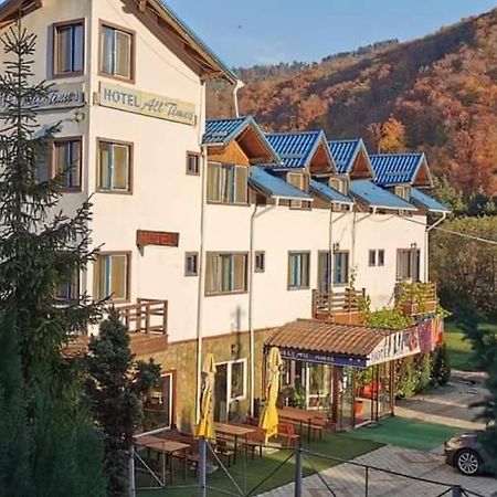 Hotel All Times Тимишу-де-Жос Экстерьер фото