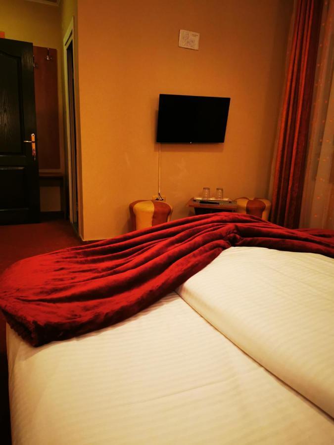 Hotel All Times Тимишу-де-Жос Экстерьер фото