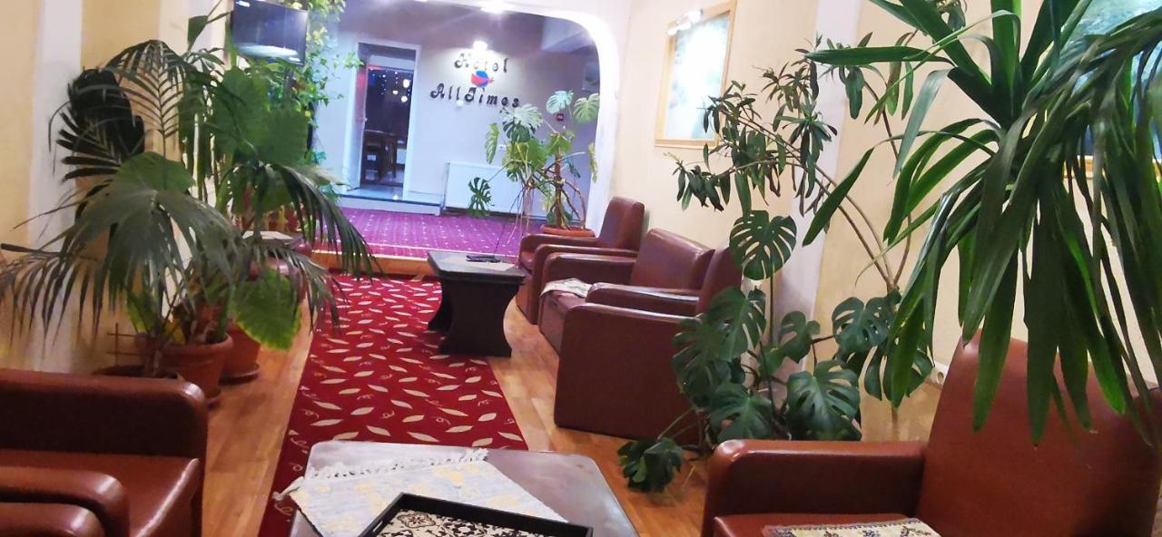 Hotel All Times Тимишу-де-Жос Экстерьер фото